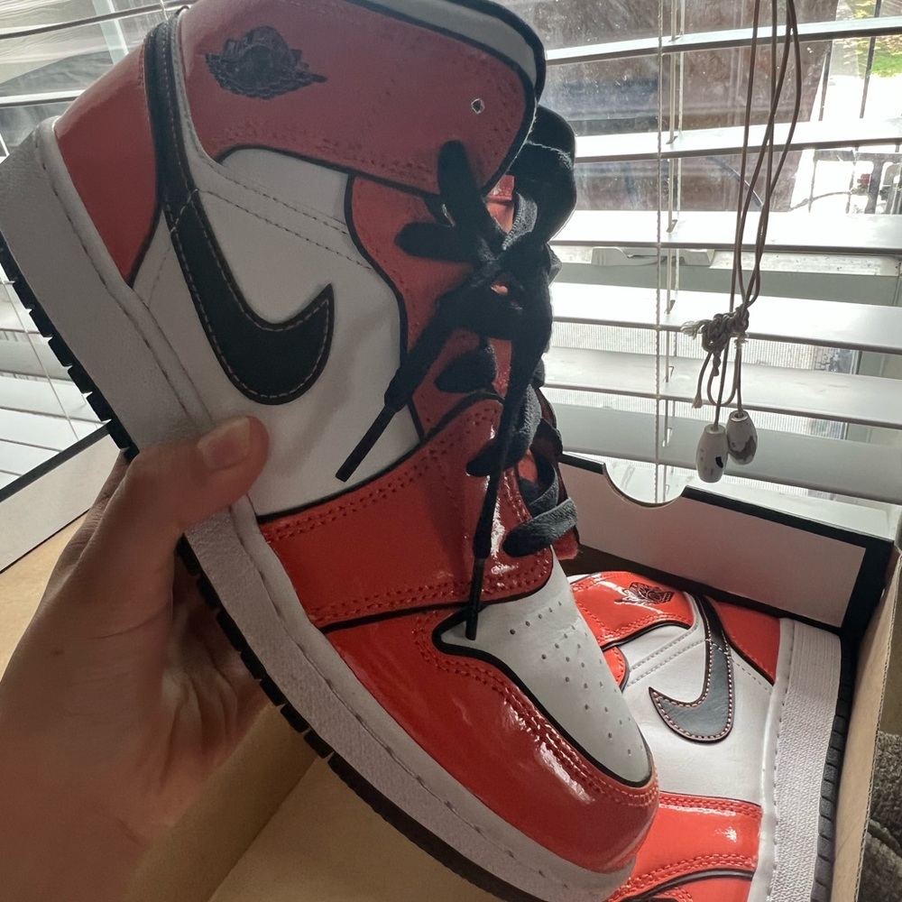 these shoes are such a summer vibe but no longer my styleee